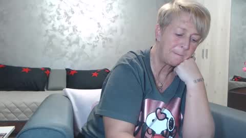 Lovepinklilly online show from March 8, 2025, 5:43 pm