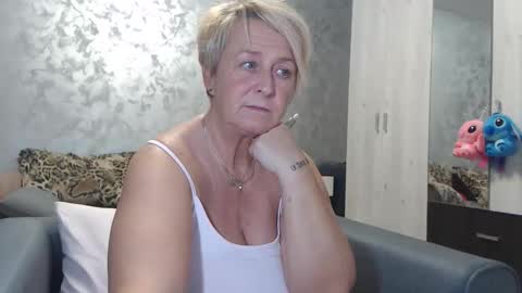 Lovepinklilly online show from October 27, 2025, 6:01 pm