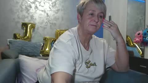 Lovepinklilly online show from January 5, 2026, 6:11 pm