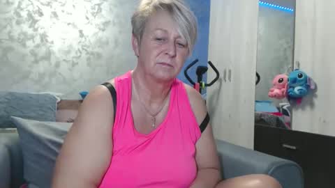 Lovepinklilly online show from March 9, 2026, 6:23 pm