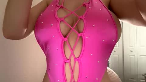 Snapshot of roseyla1 chatting on February 23, 2026, 7:00 pm roseyla1 online show from February 23, 2026, 7:00 pm