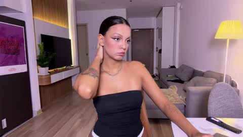 Snapshot of roshelle_xxx chatting on May 9, 2026, 11:15 am Roshelle online show from May 9, 2026, 11:15 am