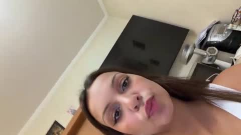 Snapshot of roshelle_xxx chatting on June 26, 2026, 6:45 pm Roshelle online show from June 26, 2026, 6:45 pm