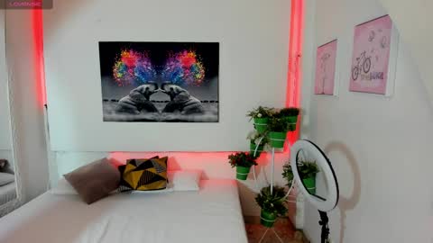 rosi_cooper online show from February 25, 2025, 10:47 am