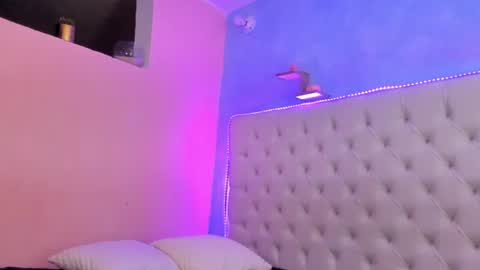 rosi_cooper online show from August 5, 2026, 1:52 am