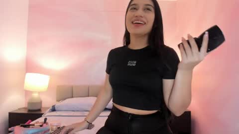 Snapshot of rosie_chell chatting on May 15, 2026, 12:01 pm Rosie online show from May 15, 2026, 12:01 pm