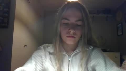 Snapshot of rosie_june chatting on December 3, 2024, 7:43 am Rosie online show from December 3, 2024, 7:43 am