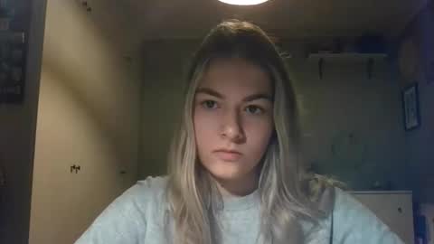 Snapshot of rosie_june chatting on December 10, 2024, 12:05 pm Rosie online show from December 10, 2024, 12:05 pm