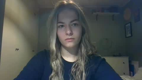 Snapshot of rosie_june chatting on December 13, 2024, 7:47 am Rosie online show from December 13, 2024, 7:47 am