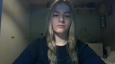 Snapshot of rosie_june chatting on December 13, 2024, 11:02 am Rosie online show from December 13, 2024, 11:02 am