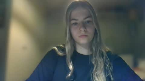 Snapshot of rosie_june chatting on December 19, 2024, 7:51 am Rosie online show from December 19, 2024, 7:51 am