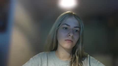 Snapshot of rosie_june chatting on February 6, 2025, 10:48 am Rosie online show from February 6, 2025, 10:48 am