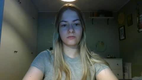 Snapshot of rosie_june chatting on September 17, 2025, 6:37 am Rosie online show from September 17, 2025, 6:37 am