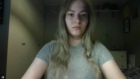 Snapshot of rosie_june chatting on October 14, 2025, 6:47 am Rosie online show from October 14, 2025, 6:47 am