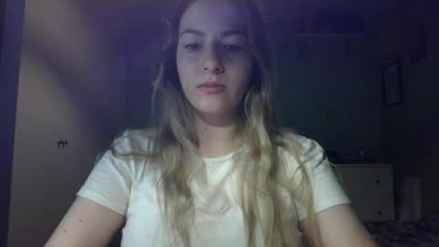 Snapshot of rosie_june chatting on October 20, 2025, 6:36 am Rosie online show from October 20, 2025, 6:36 am
