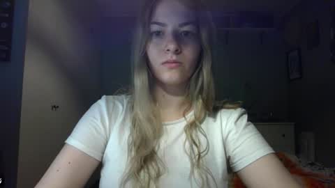 Snapshot of rosie_june chatting on October 27, 2025, 7:34 am Rosie online show from October 27, 2025, 7:34 am