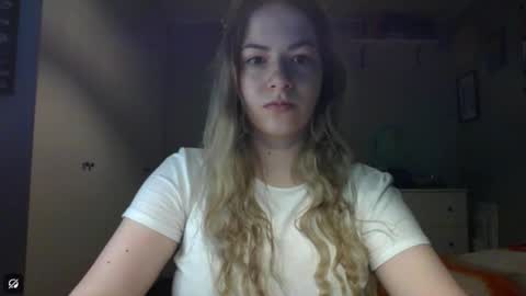 Snapshot of rosie_june chatting on November 3, 2025, 7:42 am Rosie online show from November 3, 2025, 7:42 am