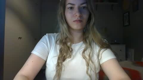 Snapshot of rosie_june chatting on November 4, 2025, 7:51 am Rosie online show from November 4, 2025, 7:51 am