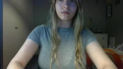 Snapshot of rosie_june chatting on November 7, 2025, 8:14 am Rosie online show from November 7, 2025, 8:14 am