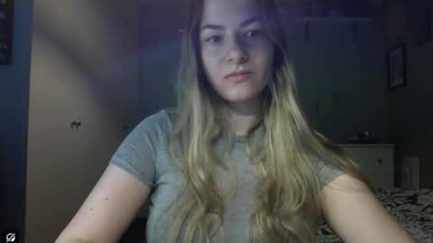 Snapshot of rosie_june chatting on November 12, 2025, 8:04 am Rosie online show from November 12, 2025, 8:04 am