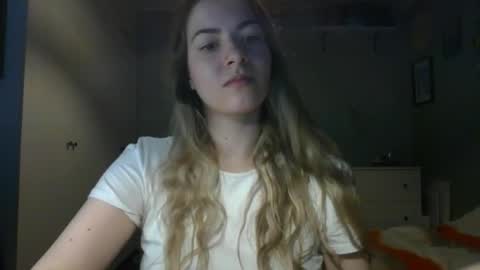 Snapshot of rosie_june chatting on November 17, 2025, 7:47 am Rosie online show from November 17, 2025, 7:47 am