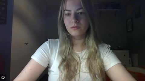 Snapshot of rosie_june chatting on November 19, 2025, 8:14 am Rosie online show from November 19, 2025, 8:14 am