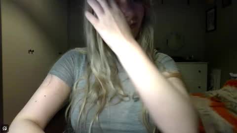 Snapshot of rosie_june chatting on December 16, 2025, 9:03 am Rosie online show from December 16, 2025, 9:03 am