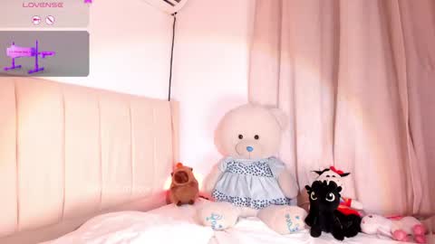 ross_meow online show from May 4, 2026, 1:56 am