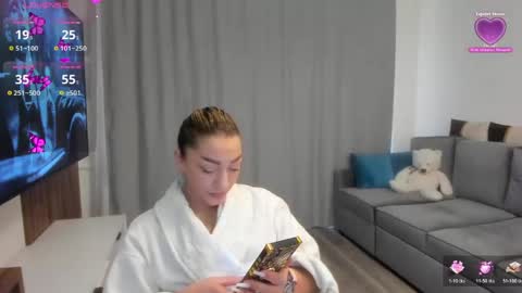 Snapshot of rossana_doll chatting on April 22, 2026, 7:00 am Rossa online show from April 22, 2026, 7:00 am