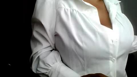 Rossana  online show from May 18, 2026, 12:44 pm