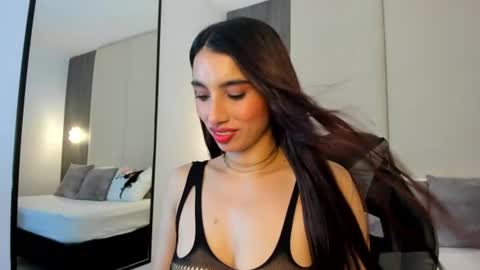 Snapshot of rosse_her chatting on July 14, 2026, 6:02 pm R O S S E online show from July 14, 2026, 6:02 pm