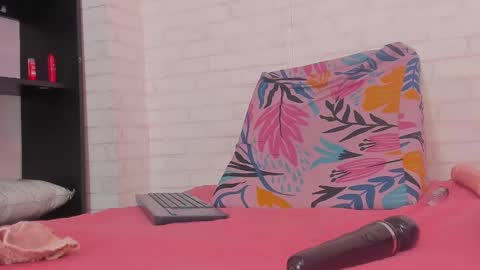 rosse_thompson11 online show from January 20, 2025, 11:43 pm