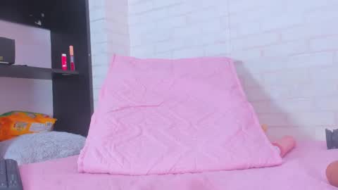 rosse_thompson11 online show from March 3, 2025, 11:35 pm