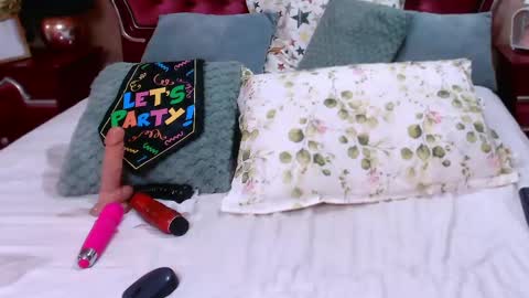 Snapshot of rossecougar_x chatting on February 19, 2025, 8:33 am Rosse Cougar online show from February 19, 2025, 8:33 am