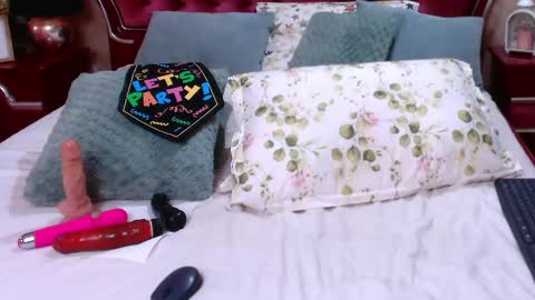 Snapshot of rossecougar_x chatting on February 24, 2025, 8:38 am Rosse Cougar online show from February 24, 2025, 8:38 am