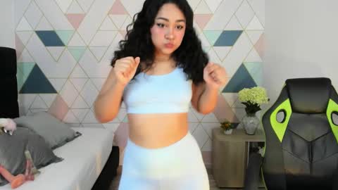 rossie_lanie_ online show from February 18, 2026, 12:56 pm