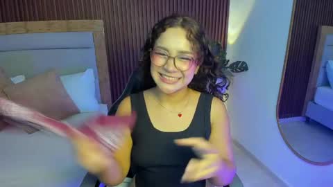 rossie_lanie_ online show from April 22, 2026, 7:48 pm