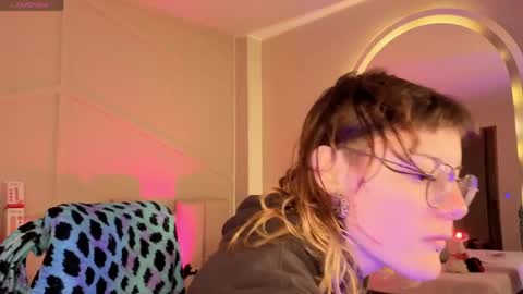Snapshot of rossiie_hunt_ chatting on June 2, 2026, 12:18 pm rossiie_hunt_ online show from June 2, 2026, 12:18 pm