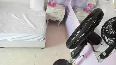 rossluu online show from March 22, 2026, 7:50 pm