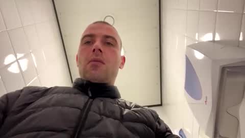 rotteei1 online show from October 21, 2025, 8:04 am