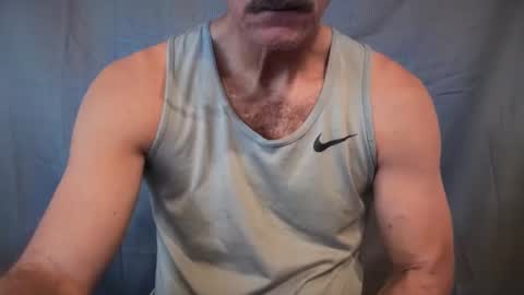 Snapshot of roundthebend8 chatting on July 13, 2026, 10:34 pm roundthebend8 online show from July 13, 2026, 10:34 pm
