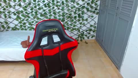 Snapshot of rous_55 chatting on October 16, 2025, 6:42 pm Rous online show from October 16, 2025, 6:42 pm