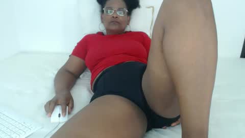 luxa online show from October 25, 2025, 6:02 pm