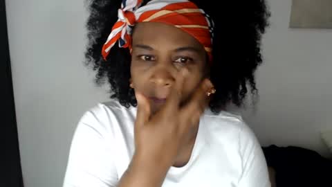 Snapshot of roushlove chatting on July 9, 2026, 3:05 pm luxa online show from July 9, 2026, 3:05 pm