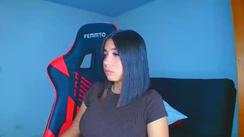 rousse_violet online show from December 15, 2025, 1:54 am