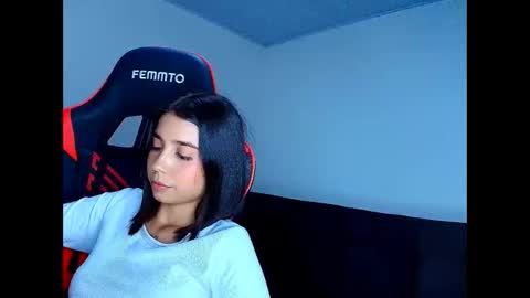 Snapshot of rousse_violet chatting on May 21, 2026, 12:39 am rousse_violet online show from May 21, 2026, 12:39 am