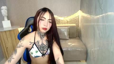 Snapshot of roux_r chatting on October 7, 2025, 7:55 pm Roux online show from October 7, 2025, 7:55 pm