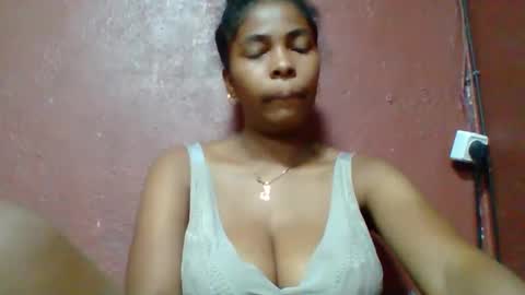 rovaelyah online show from March 22, 2026, 8:29 am