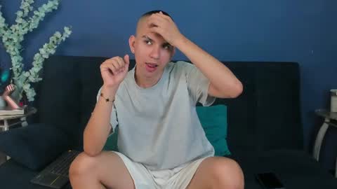 Snapshot of rowancley chatting on July 20, 2026, 7:38 pm Rowan online show from July 20, 2026, 7:38 pm