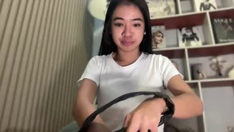 roweena online show from July 19, 2026, 6:55 pm